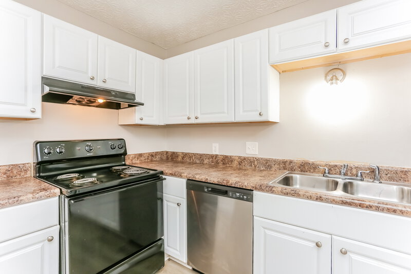 1,580/Mo, 1535 Springwood Dr SE Unit B Smyrna, GA 30080 Kitchen View