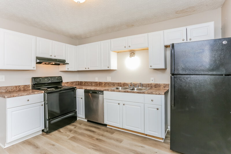 1,580/Mo, 1535 Springwood Dr SE Unit B Smyrna, GA 30080 Kitchen View 3
