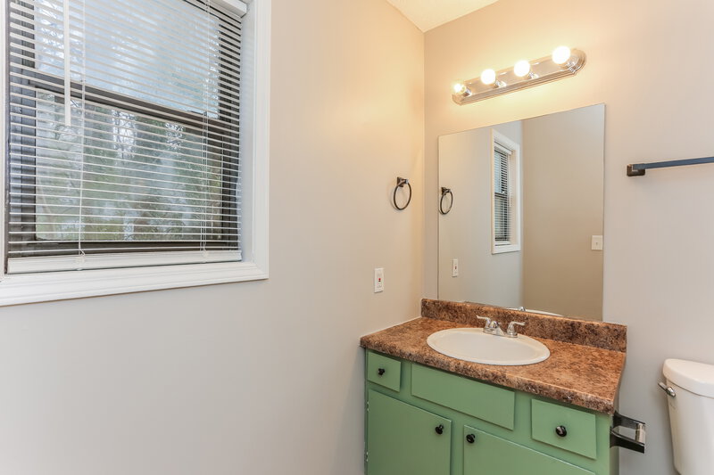 1,580/Mo, 1535 Springwood Dr SE Unit B Smyrna, GA 30080 Main Bathroom View