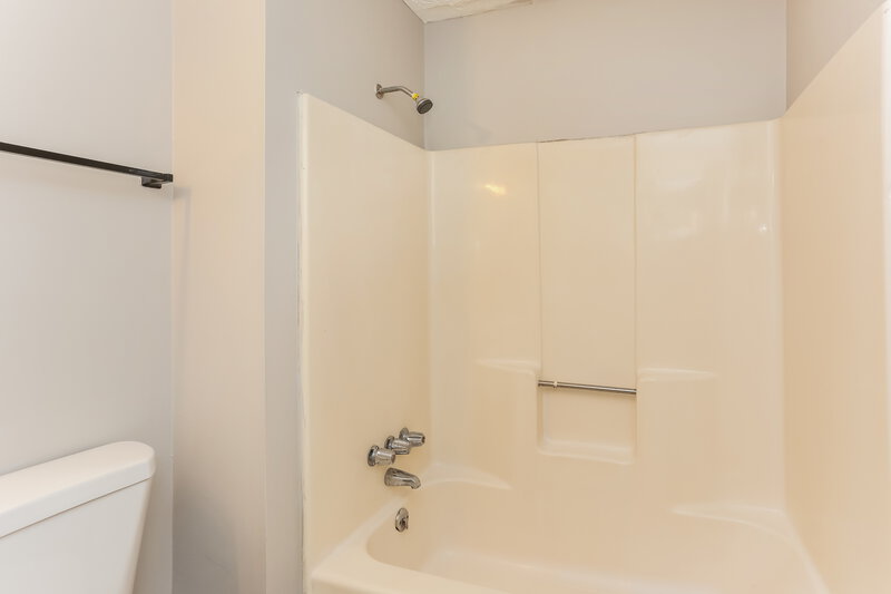 1,580/Mo, 1535 Springwood Dr SE Unit B Smyrna, GA 30080 Main Bathroom View 2