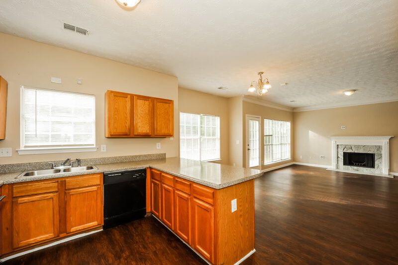 2,200/Mo, 8639 Glendevon Ct Riverdale, GA 30274 Kitchen View 2