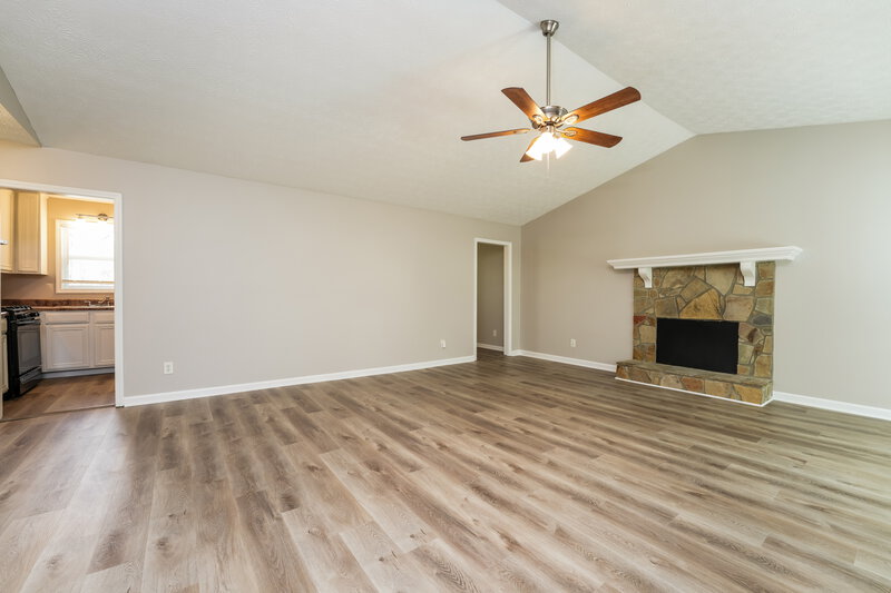 1,850/Mo, 2704 Laurel View Dr Snellville, GA 30039 Living Room View