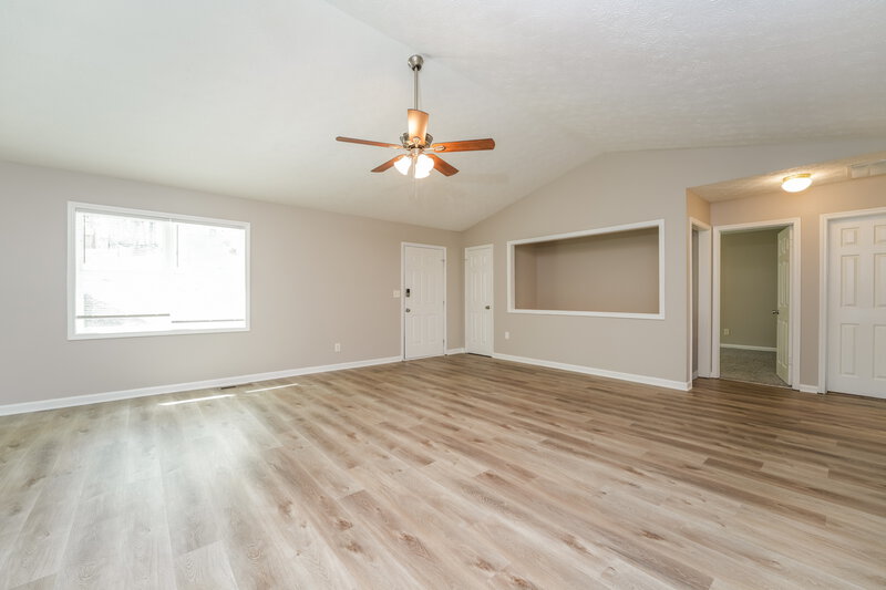 1,850/Mo, 2704 Laurel View Dr Snellville, GA 30039 Living Room View 2