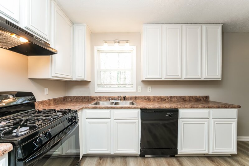 1,850/Mo, 2704 Laurel View Dr Snellville, GA 30039 Kitchen View 2