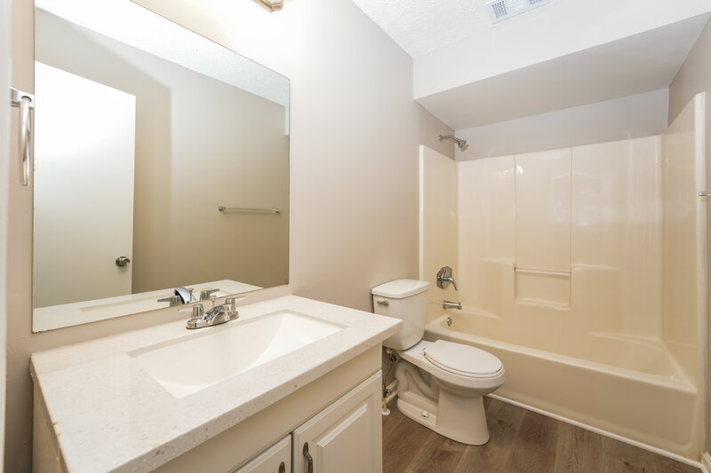 1,850/Mo, 2704 Laurel View Dr Snellville, GA 30039 Bathroom View 2