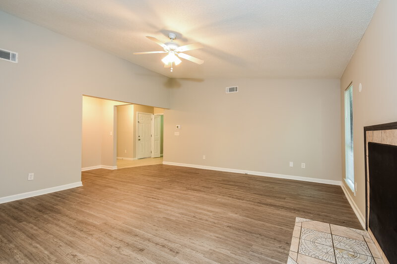 1,950/Mo, 2735 Trotters Walk Trl Snellville, GA 30078 Living Room View