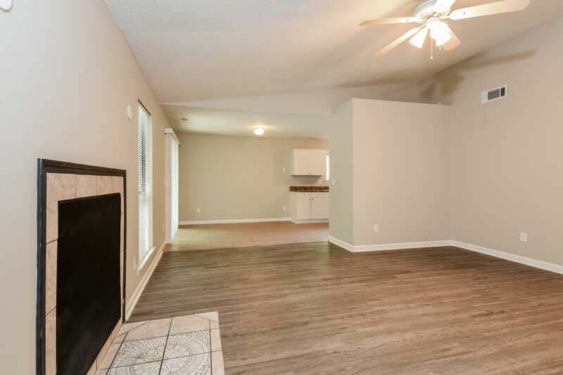1,950/Mo, 2735 Trotters Walk Trl Snellville, GA 30078 Living Room View 3