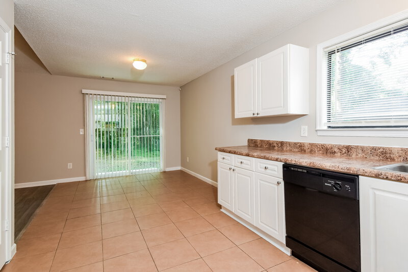 1,950/Mo, 2735 Trotters Walk Trl Snellville, GA 30078 Kitchen View 2