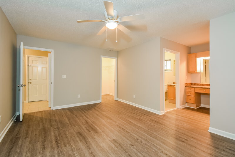 1,950/Mo, 2735 Trotters Walk Trl Snellville, GA 30078 Main Bedroom View