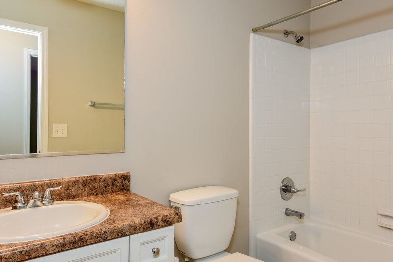 1,950/Mo, 2735 Trotters Walk Trl Snellville, GA 30078 Bathroom View