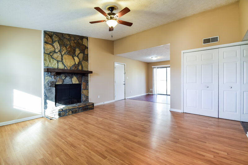 1,575/Mo, 113 Adrian Dr Stockbridge, GA 30281 Living Room View 2