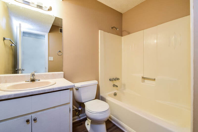 1,575/Mo, 113 Adrian Dr Stockbridge, GA 30281 Bathroom View
