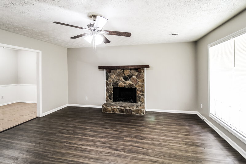 1,675/Mo, 225 Carriage Cir Stockbridge, GA 30281 Living Room View