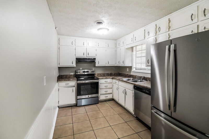 1,675/Mo, 225 Carriage Cir Stockbridge, GA 30281 Kitchen View