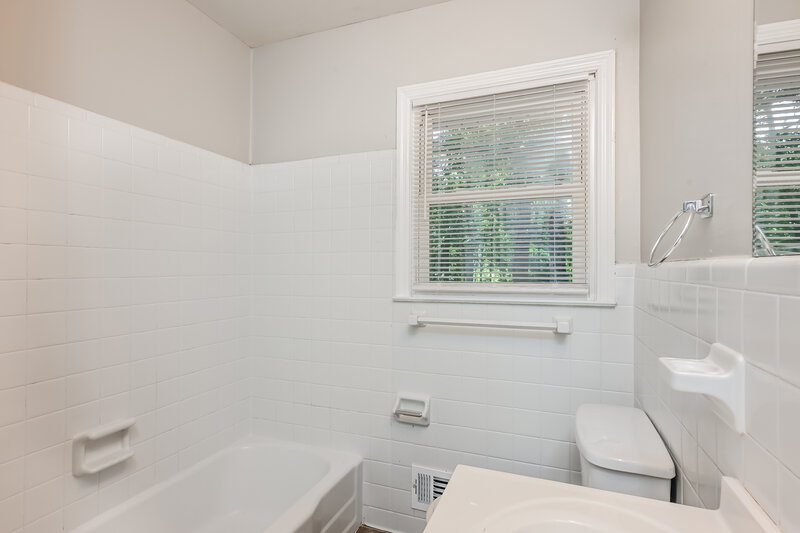 1,775/Mo, 58 Rustic Rd Stockbridge, GA 30281 Bathroom View