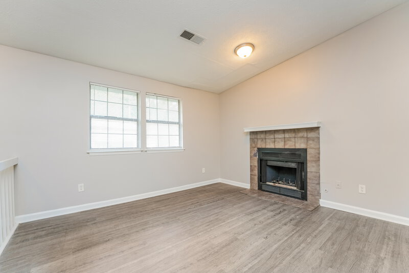2,140/Mo, 1102 Cherokee Hts Stone Mountain, GA 30083 Living Room View