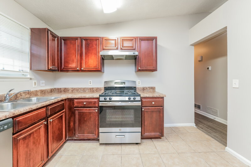 2,140/Mo, 1102 Cherokee Hts Stone Mountain, GA 30083 Kitchen View