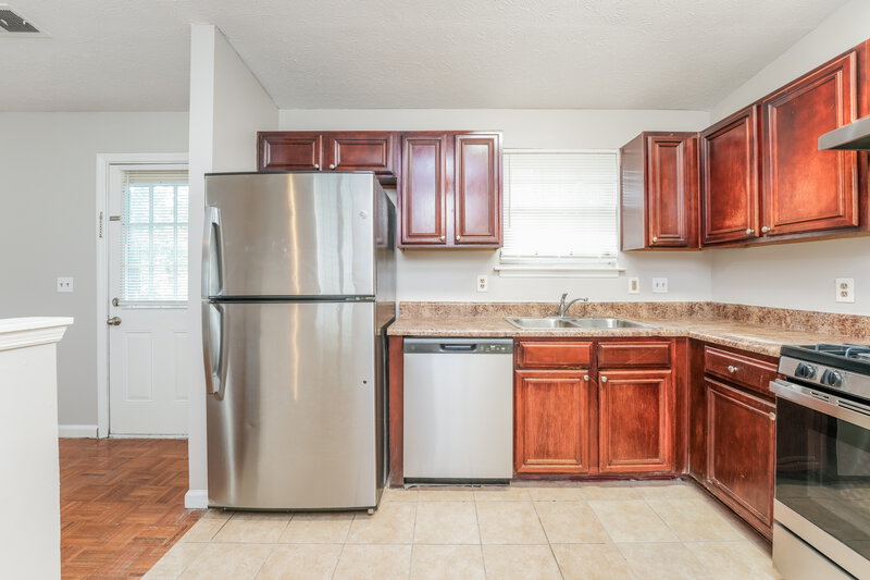 2,140/Mo, 1102 Cherokee Hts Stone Mountain, GA 30083 Kitchen View 2