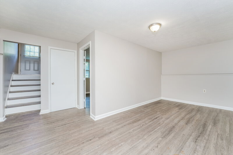 2,140/Mo, 1102 Cherokee Hts Stone Mountain, GA 30083 Family Room View
