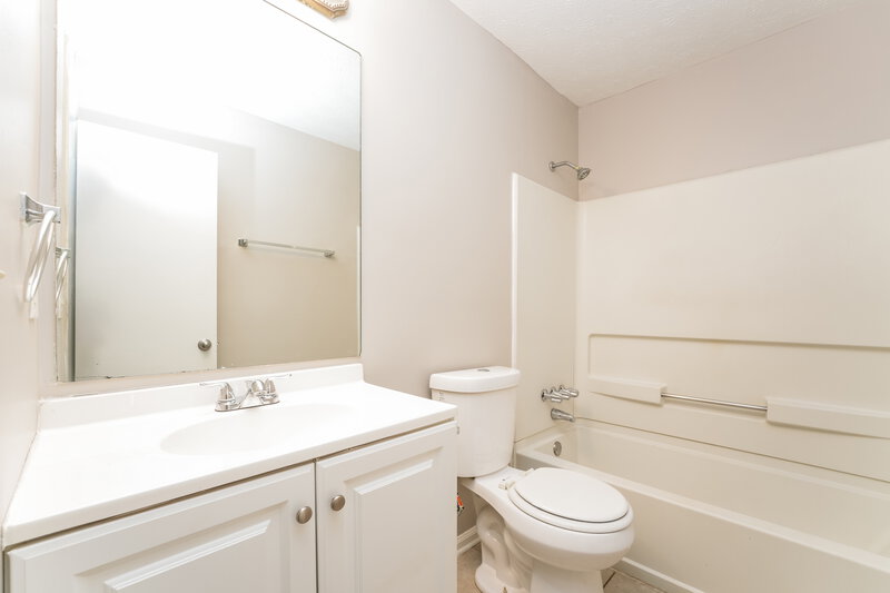 2,140/Mo, 1102 Cherokee Hts Stone Mountain, GA 30083 Main Bathroom View