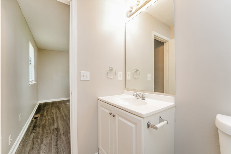 2,140/Mo, 1102 Cherokee Hts Stone Mountain, GA 30083 Main Bathroom View 2