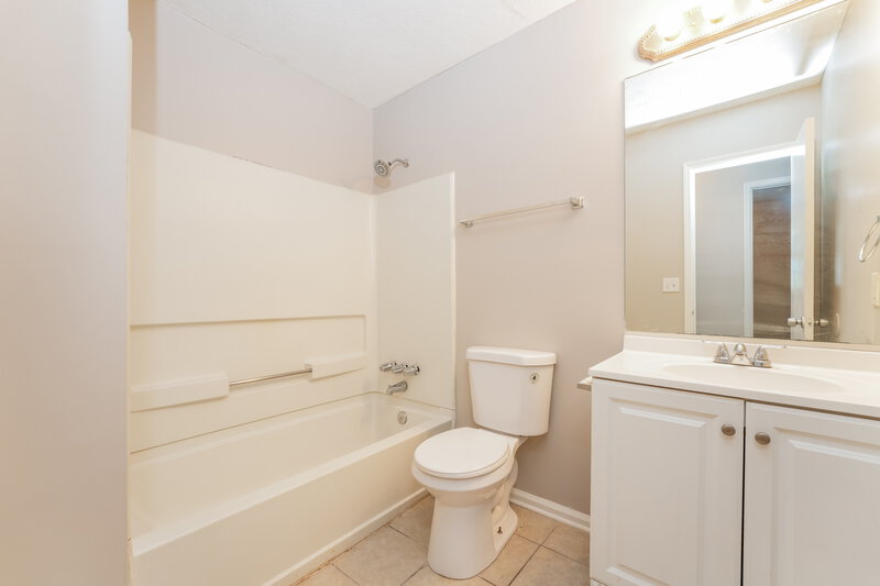 2,140/Mo, 1102 Cherokee Hts Stone Mountain, GA 30083 Bathroom View