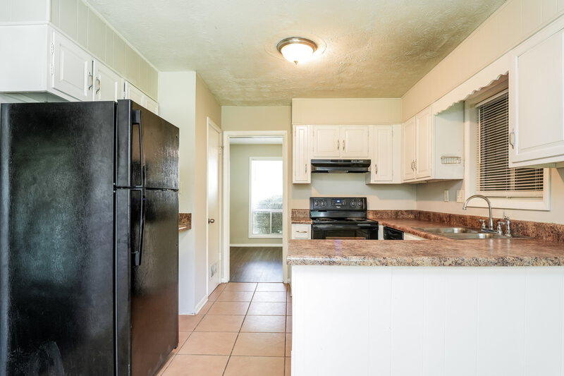 2,110/Mo, 1250 ALLGOOD Road Stone Mountain, GA 30083 Kitchen View