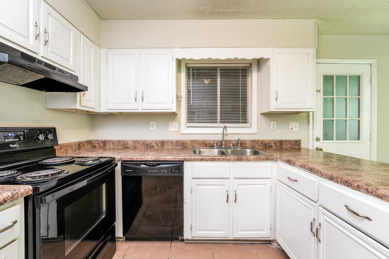 2,110/Mo, 1250 ALLGOOD Road Stone Mountain, GA 30083 Kitchen View 2