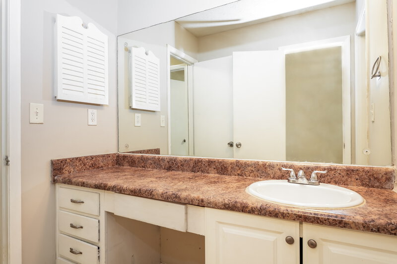 2,110/Mo, 1250 ALLGOOD Road Stone Mountain, GA 30083 Main Bathroom View