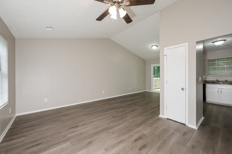 0/Mo, 1338 Mill Lake Cir Stone Mountain, GA 30088 Living Room View