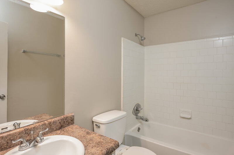 0/Mo, 1338 Mill Lake Cir Stone Mountain, GA 30088 Main Bathroom View