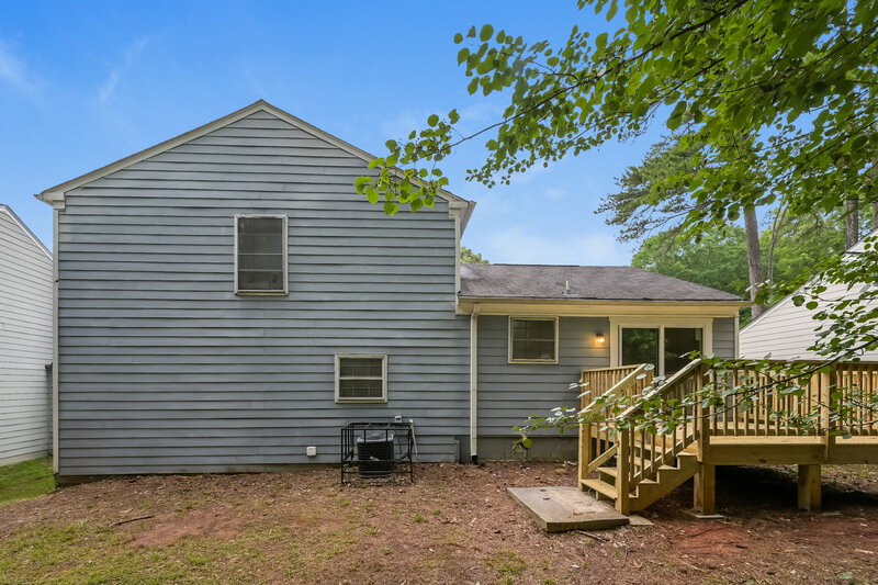 0/Mo, 1338 Mill Lake Cir Stone Mountain, GA 30088 Rear View
