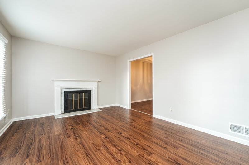 1,950/Mo, 1423 Cedar Heights Dr Stone Mountain, GA 30083 Living Room View