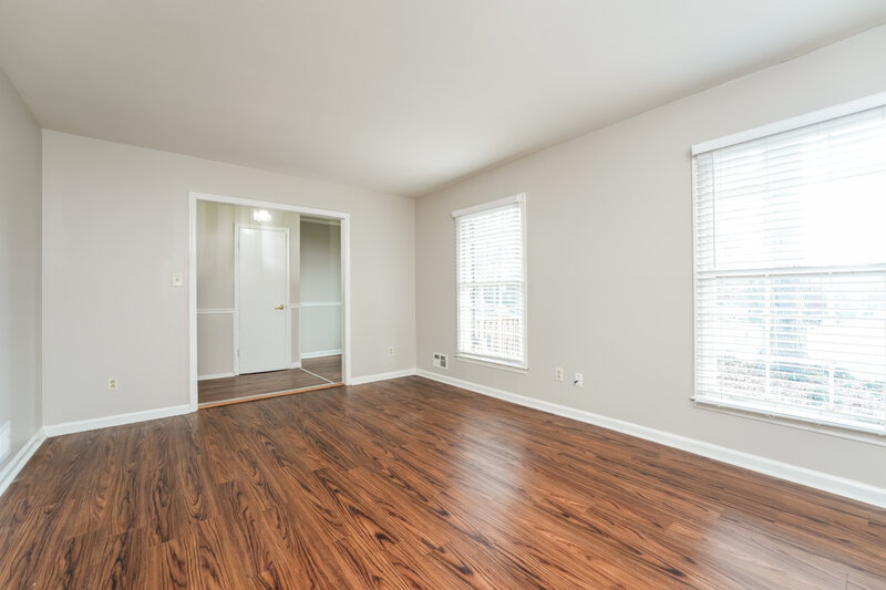 1,950/Mo, 1423 Cedar Heights Dr Stone Mountain, GA 30083 Living Room View 2