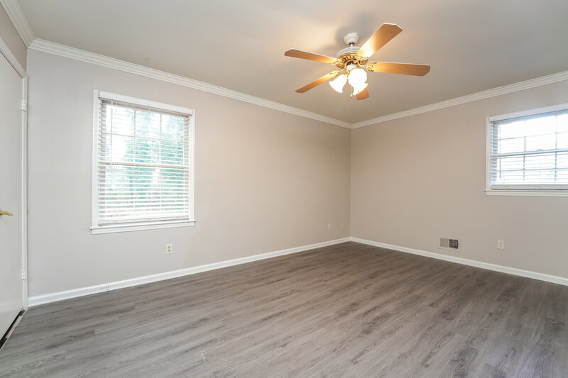 1,950/Mo, 1423 Cedar Heights Dr Stone Mountain, GA 30083 Main Bedroom View