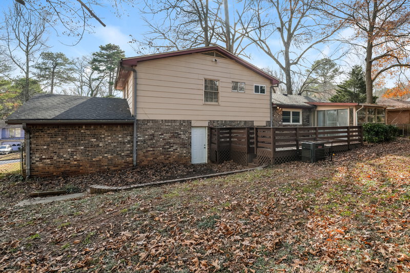 1,950/Mo, 1423 Cedar Heights Dr Stone Mountain, GA 30083 Rear View