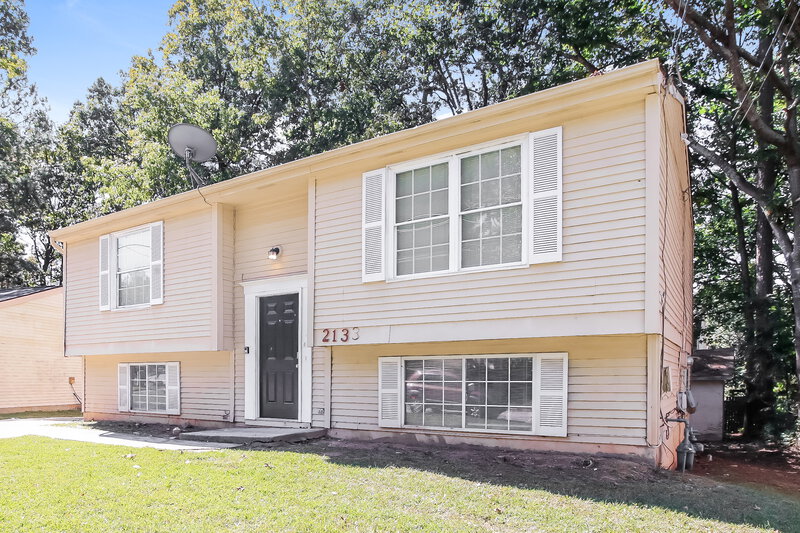 2,450/Mo, 2133 Scarbrough Rd Stone Mountain, GA 30088 Front View