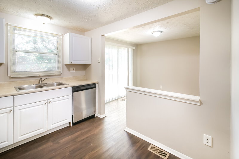 2,450/Mo, 2133 Scarbrough Rd Stone Mountain, GA 30088 Kitchen View