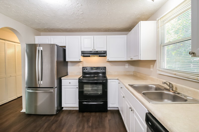2,450/Mo, 2133 Scarbrough Rd Stone Mountain, GA 30088 Kitchen View 2