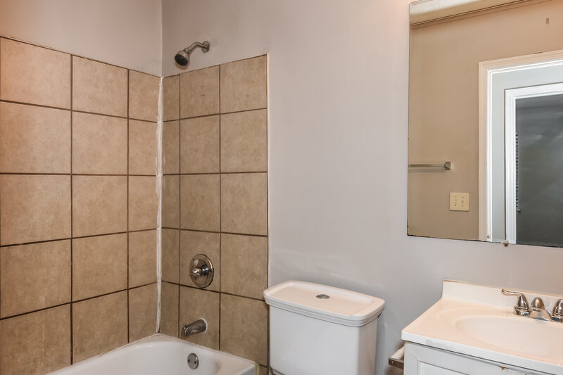 1,715/Mo, 4035 BIG VALLEY Trail Stone Mountain, GA 30083 Main Bathroom View