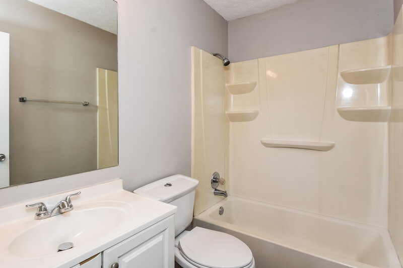 1,715/Mo, 4035 BIG VALLEY Trail Stone Mountain, GA 30083 Bathroom View