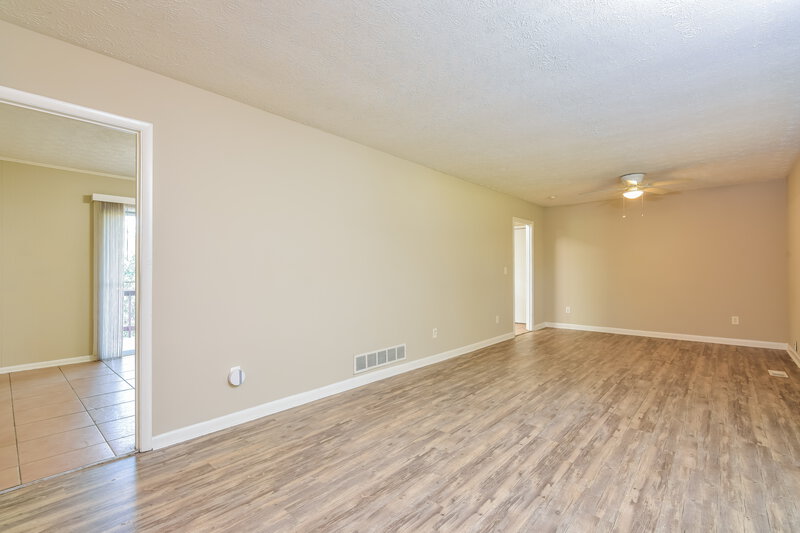 2,100/Mo, 4624 Elm Ridge Ct Stone Mountain, GA 30083 Living Room View