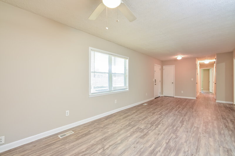 2,100/Mo, 4624 Elm Ridge Ct Stone Mountain, GA 30083 Living Room View 2