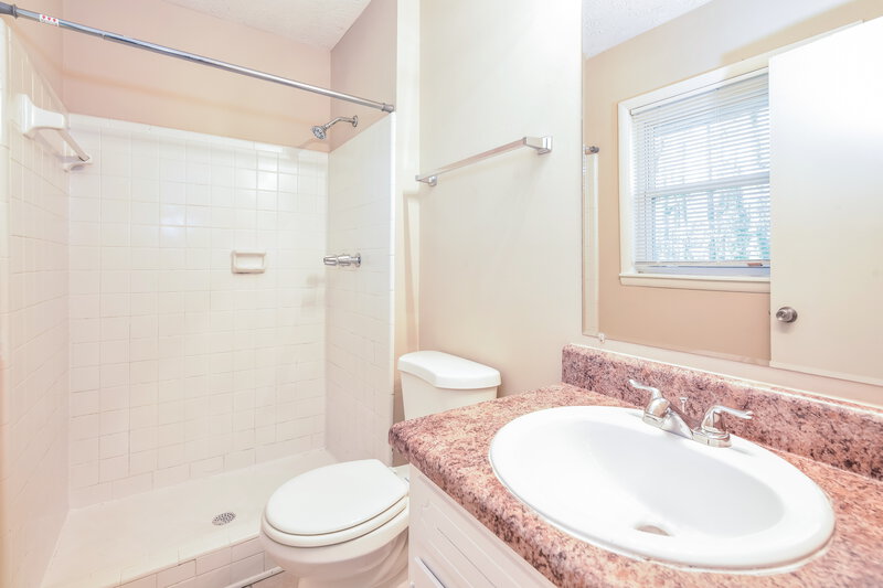 2,100/Mo, 4624 Elm Ridge Ct Stone Mountain, GA 30083 Main Bathroom View