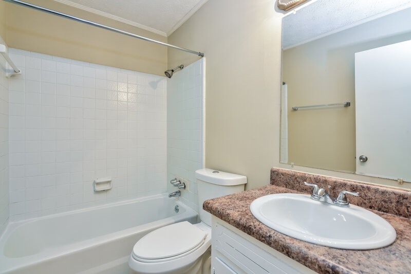 2,100/Mo, 4624 Elm Ridge Ct Stone Mountain, GA 30083 Bathroom View