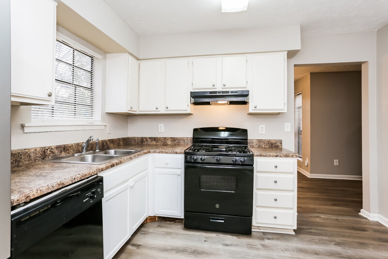 1,550/Mo, 4723 Old Highgate Entry Stone Mountain, GA 30083 Kitchen View