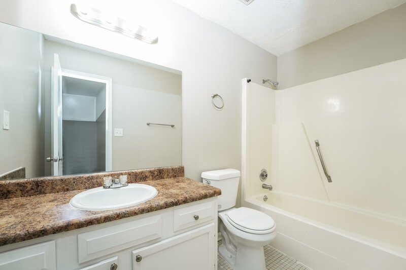 1,595/Mo, 488 Carillon Ln Stone Mountain, GA 30083 Main Bathroom View