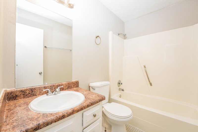 1,595/Mo, 488 Carillon Ln Stone Mountain, GA 30083 Bathroom View 2