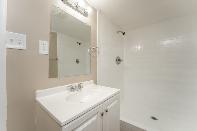 1,895/Mo, 4996 SHEILA Lane Stone Mountain, GA 30083 Main Bathroom View