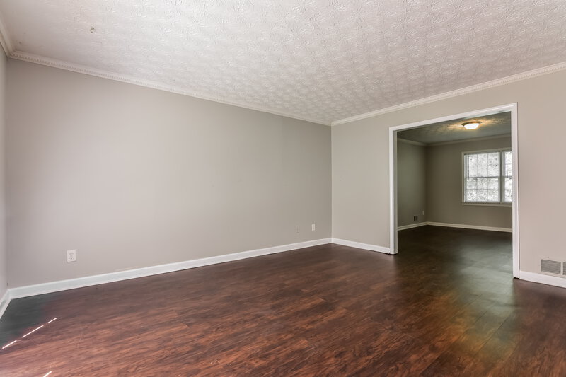 2,295/Mo, 5002 Post Road Ct Stone Mountain, GA 30088 Living Room View 2